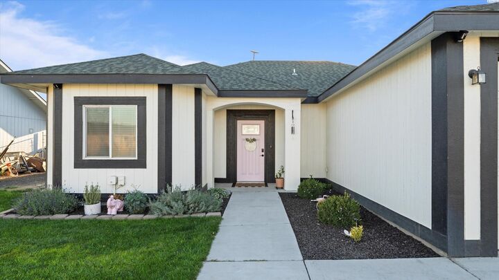 Property Photo: 851 W Fir Pl. WA 99326