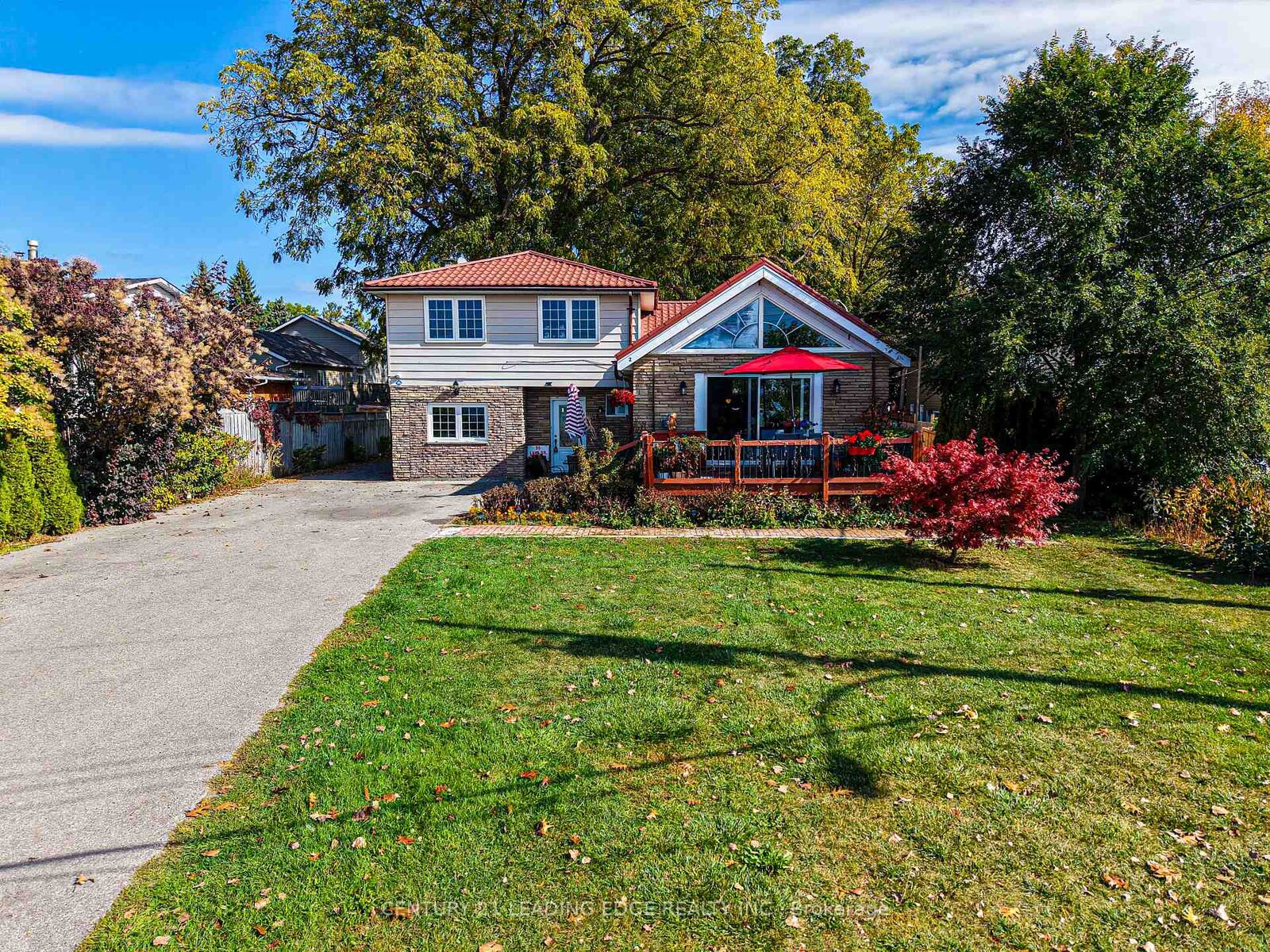 Property Photo: 55 Lake Drive N ON L4P 1A5