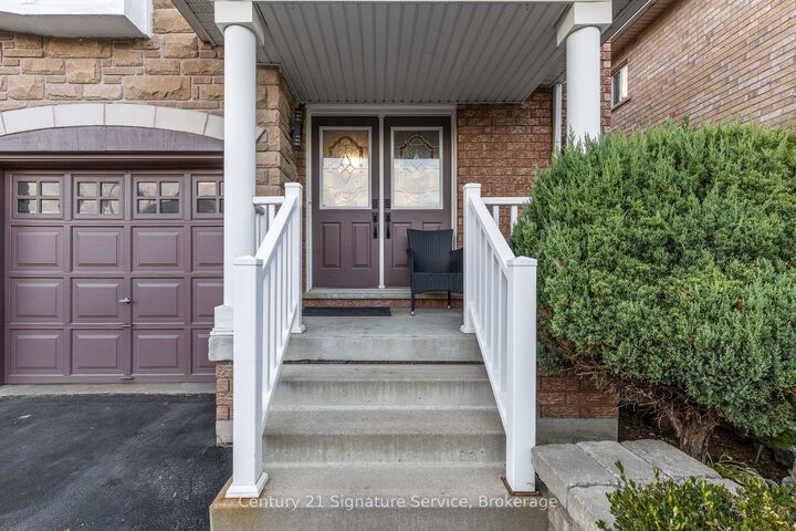 Property Photo:  62 Penbridge Circle  ON L7A 2P9 