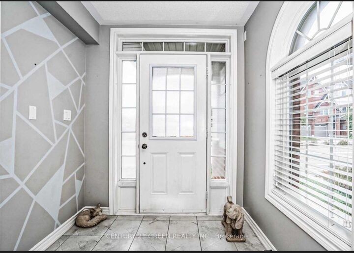 Property Photo:  71 Magpie Way  ON L1N 8P7 