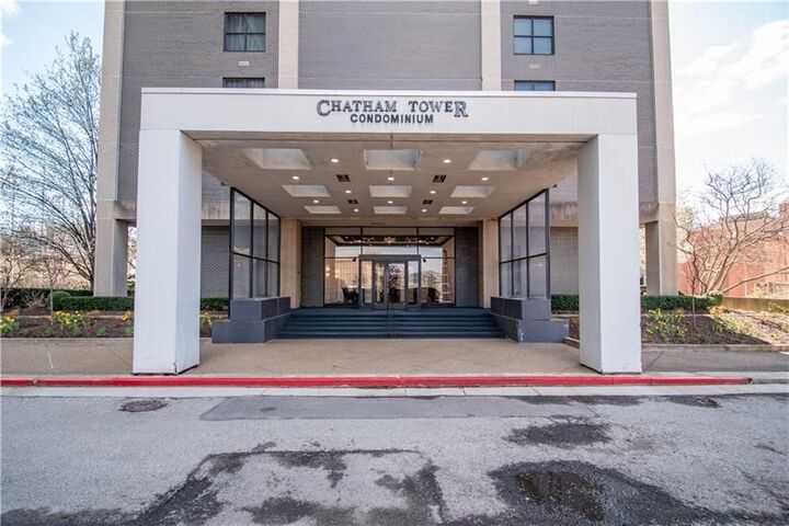 Property Photo:  112 Washington Pl 8K  PA 15219 