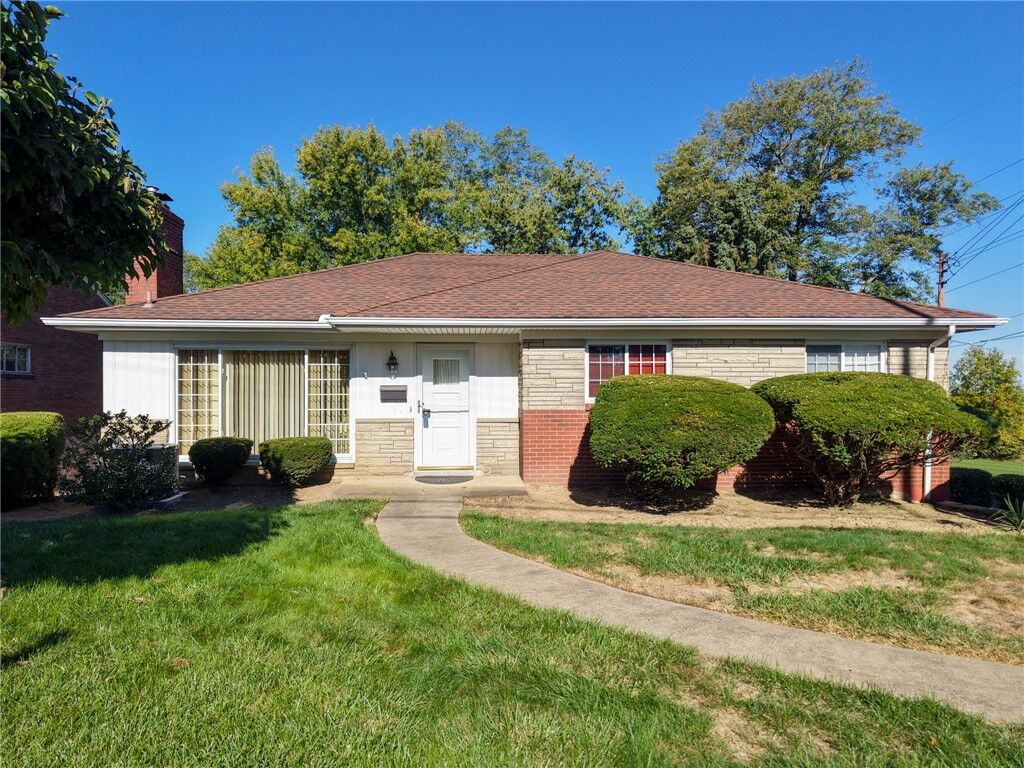 Property Photo: 1304 Bower Hill PA 15243