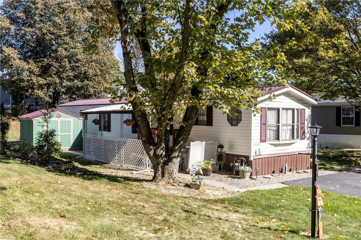 Property Photo: 424 Perry Cir PA 16066