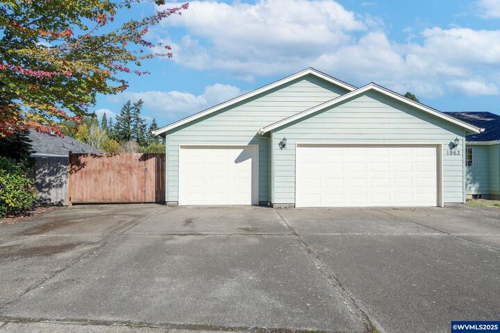 Property Photo: 1963 Waymire St NW OR 97304