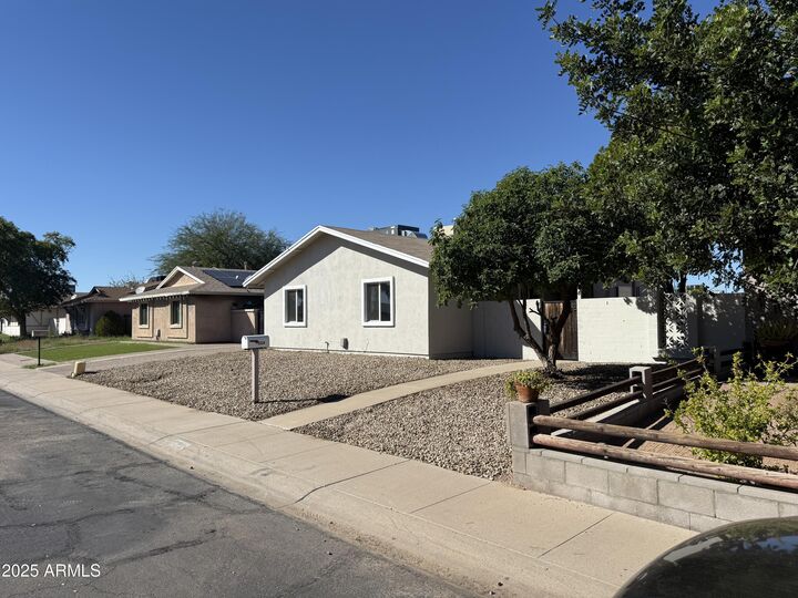 Property Photo: 5234 W Banff Lane AZ 85306