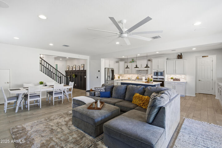 Property Photo: 284 E Honeysuckle Place AZ 85286