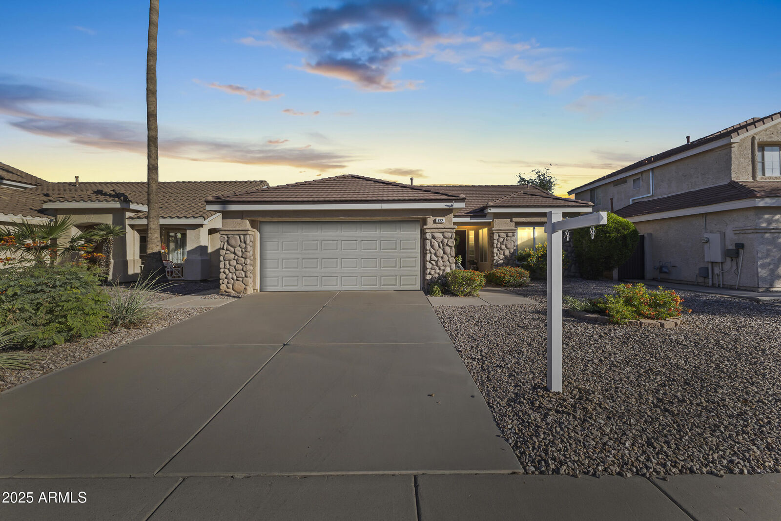 Property Photo: 922 W Hudson Way AZ 85233