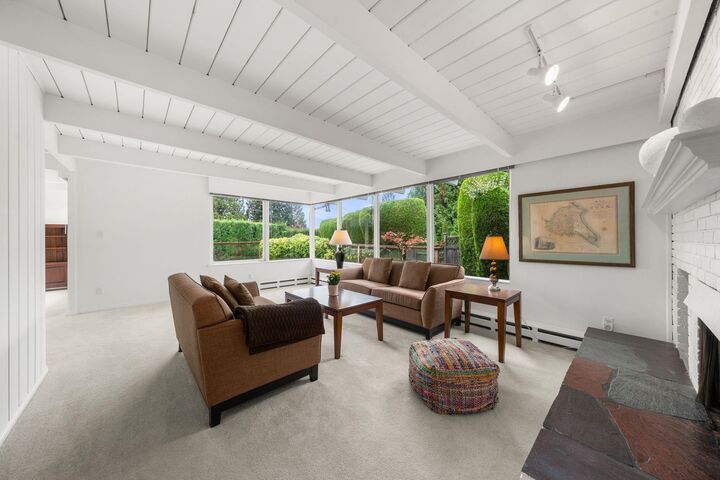 Property Photo: 749 Winona Avenue BC V7R 2B2