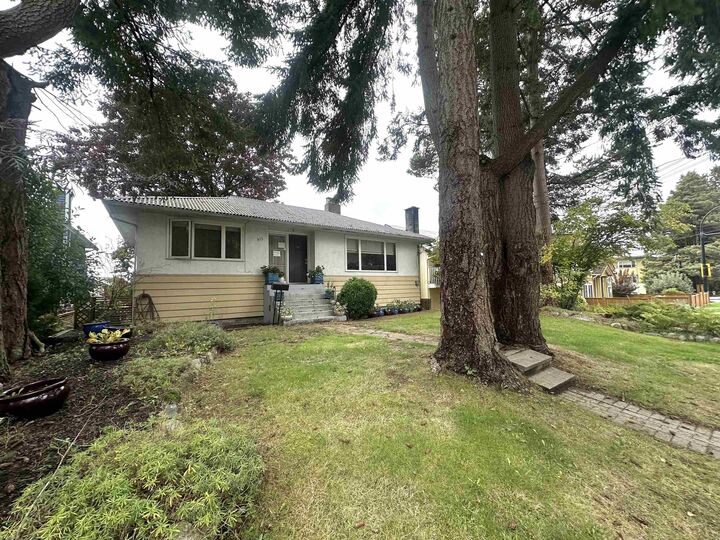 Property Photo: 313 E 13th Street BC V7L 2L9