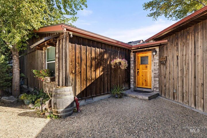 Property Photo:  17540 11th Ave N  ID 83687