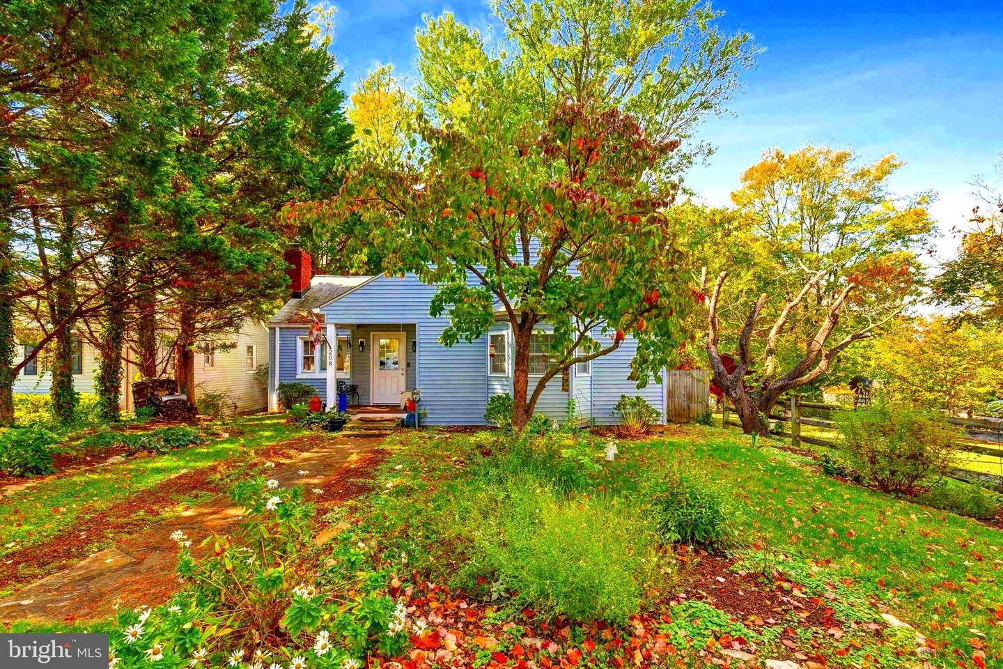 Property Photo:  208 Chestnut Street  VA 20117 