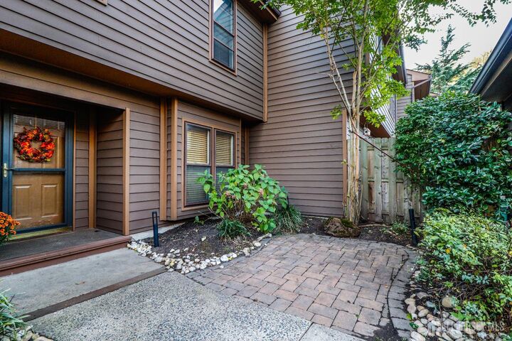Property Photo:  31 Hickory Hollow Court  NJ 08820 