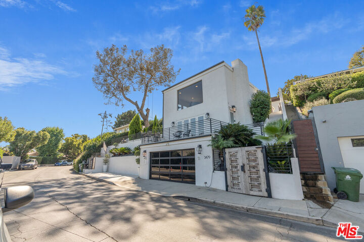 Property Photo: 3479 Wonder View Dr CA 90068