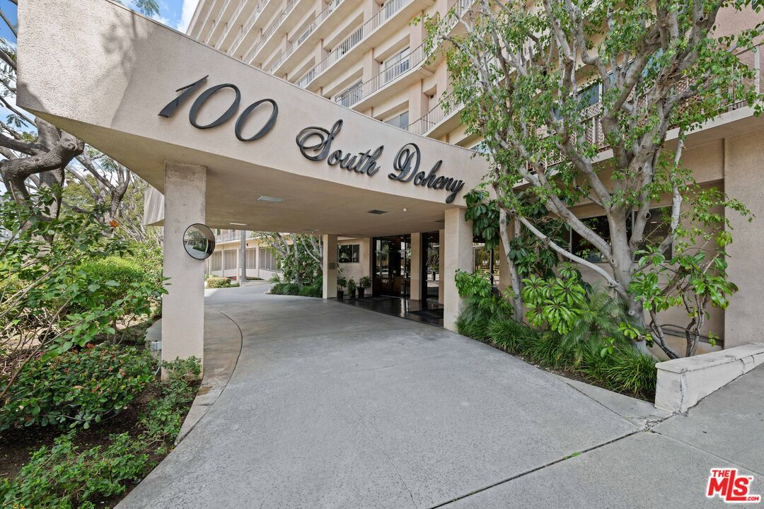 Property Photo:  100 S Doheny Dr  CA 90048