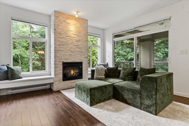 Property Photo: 33328 East Bourquin East 308 BC V2S 1Y1