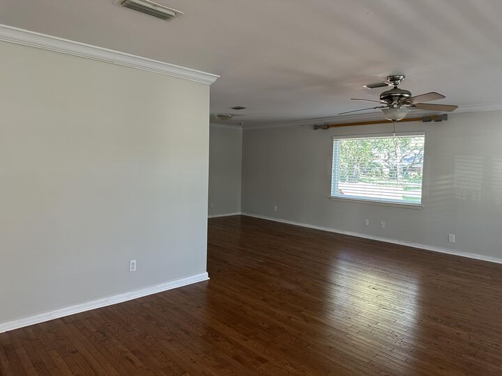 Property Photo: 300 Plymouth Avenue FL 32547