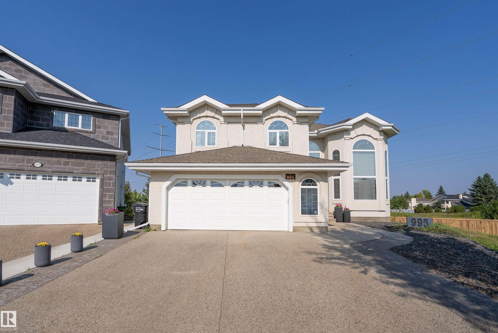 Property Photo:  995 Hollingsworth Bend Bend NW  AB T6R 3G7