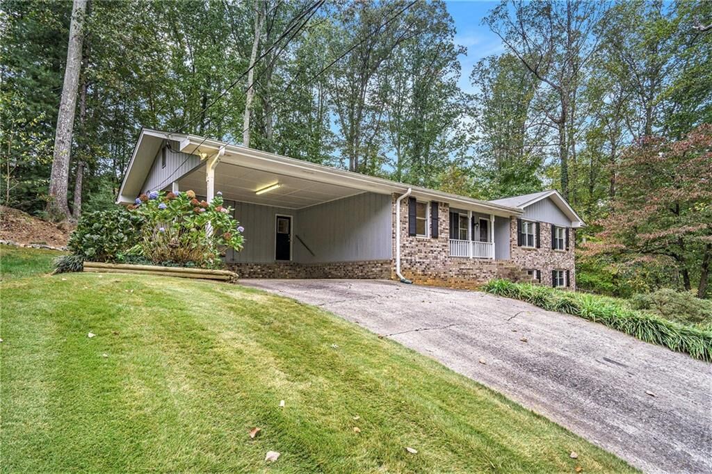 Property Photo:  4304 Lindsey Way NE  GA 30075