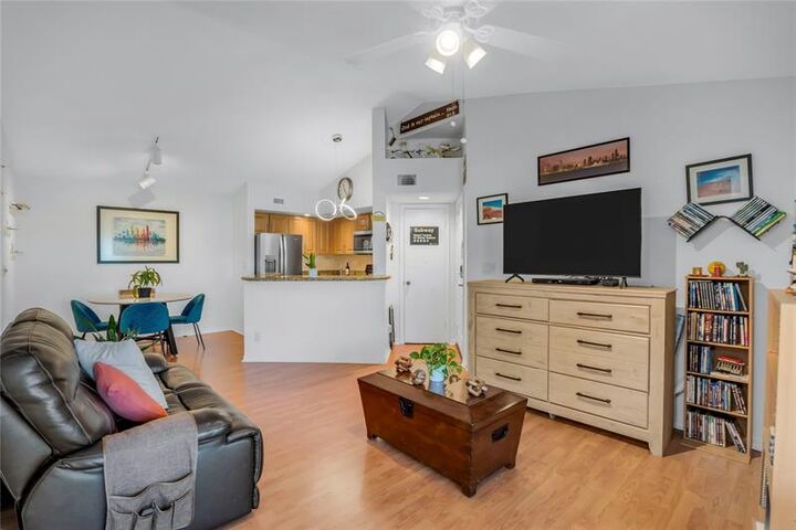 Property Photo: 731 Vista Isles Dr 1527 FL 33325