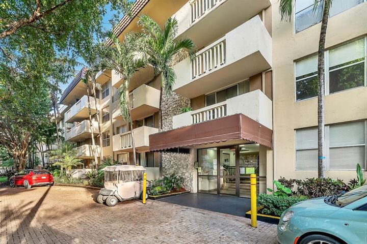 Property Photo: 1800 Sans Souci Blvd 304 FL 33181