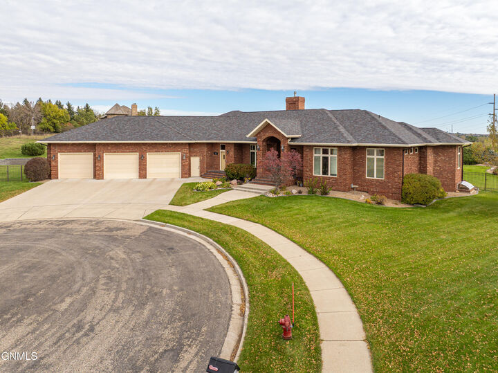 Property Photo: 901 Corvette Circle ND 58503