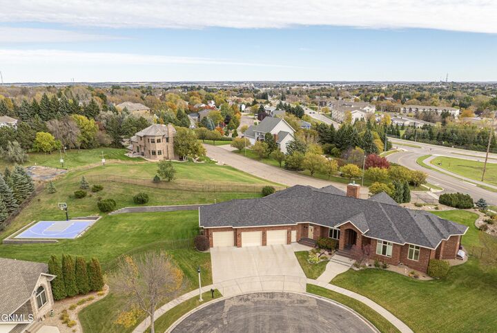 Property Photo:  901 Corvette Circle  ND 58503 