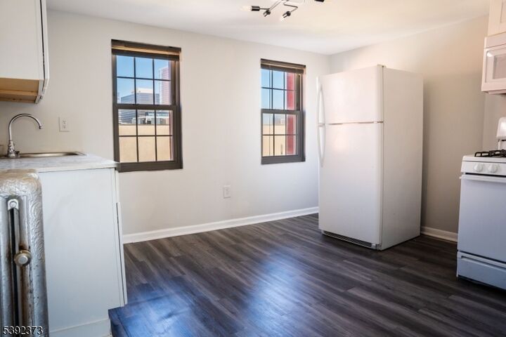 Property Photo: 5 Elm St 4 NJ 07102