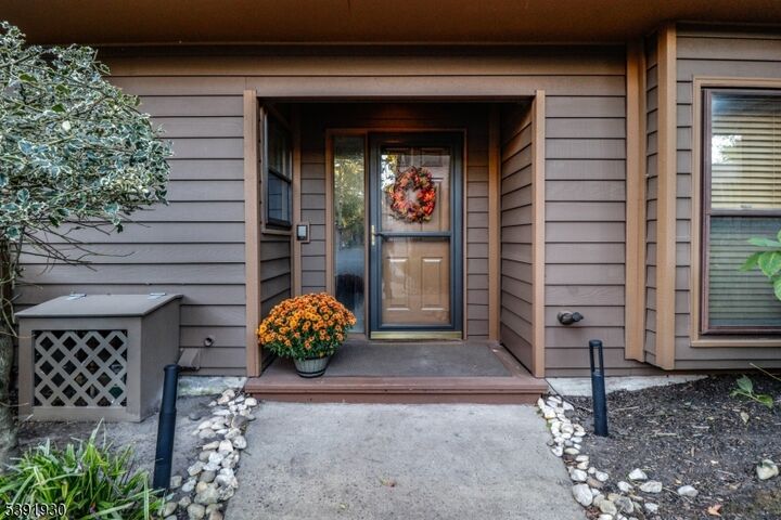 Property Photo: 31 Hickory Hollow Ct NJ 08820