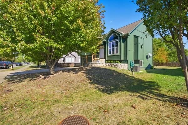 Property Photo:  627 N Poplar Street  KS 66030