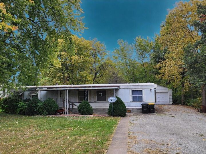 305 W Benton Street  Savannah MO 64485 photo