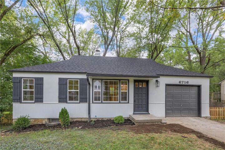 6716 Sterling Avenue  Raytown MO 64133 photo
