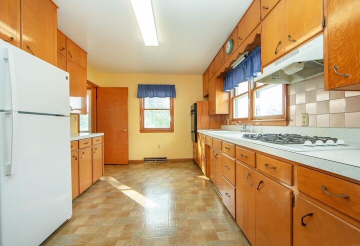 Property Photo:  145 E Franklin Street  IA 50622 