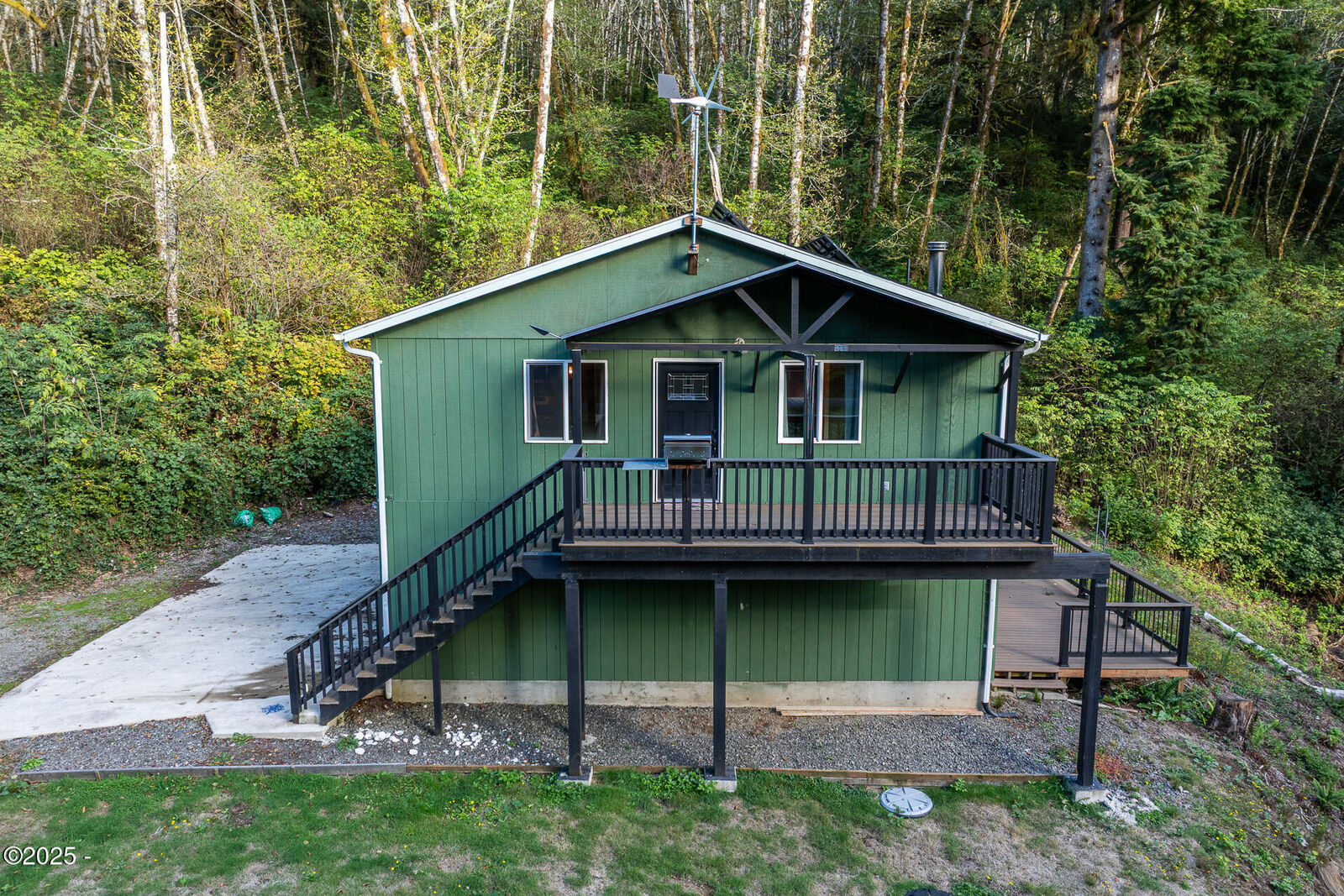 Property Photo: 695 SE John Nye Road OR 97365