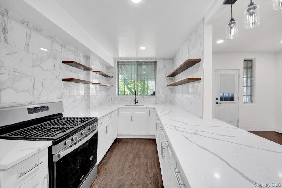 Property Photo: 4126 Gunther Avenue NY 10466
