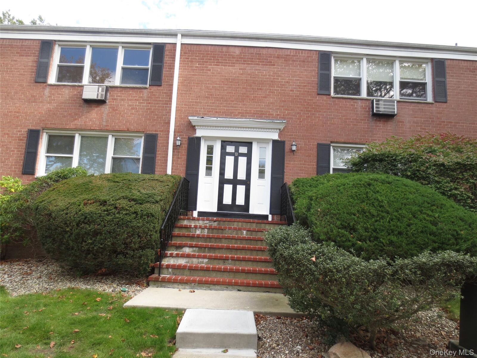 Property Photo: 4 Oxford Court 8007 NY 10901