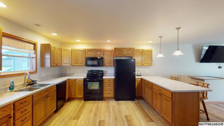 Property Photo: 227 Westview Dr S IA 50469