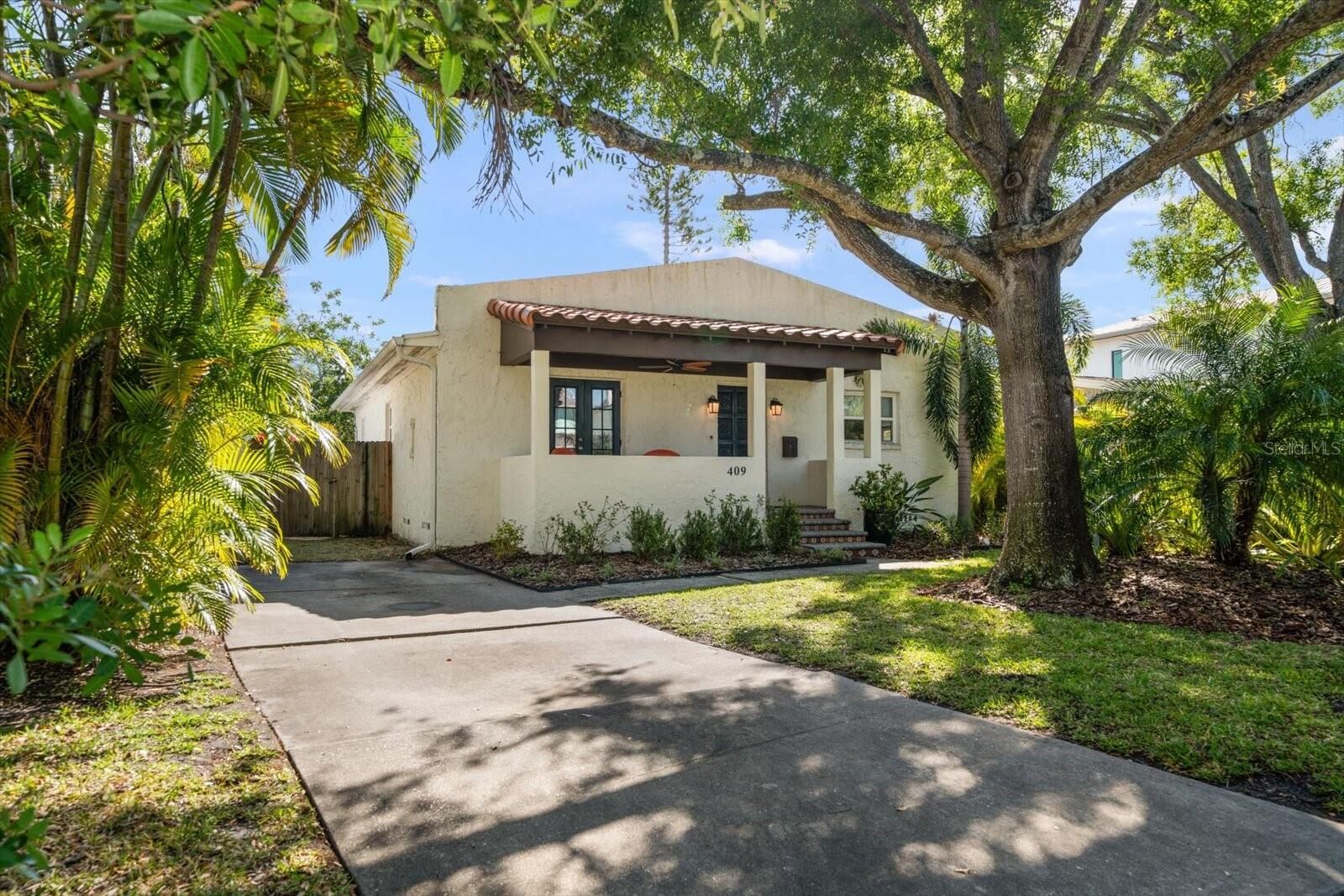 Property Photo:  409 Erie Avenue  FL 33606