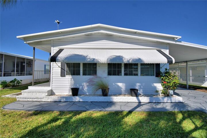 Property Photo: 160 Bonnie Drive FL 33823