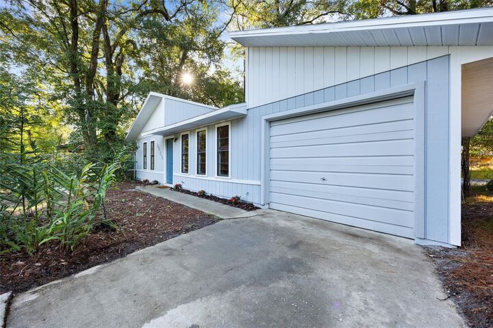 Property Photo:  2009 NW 31st Avenue  FL 32605