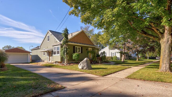 Property Photo: 1130 S Pine Street MI 48734
