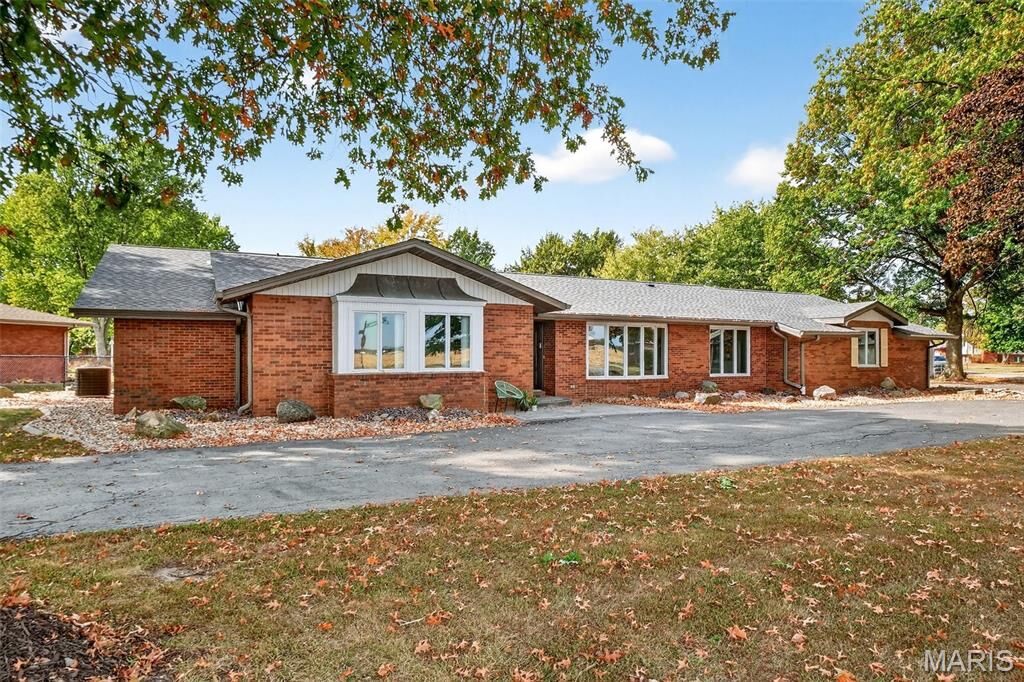 Property Photo:  313 Hazelwood Drive  IL 62001 
