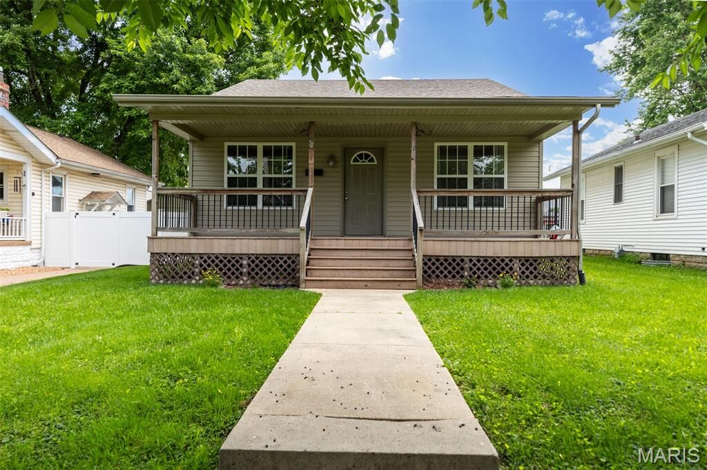 Property Photo:  408 Cherry Street  IL 62025 