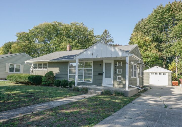 9544 W Lorraine Pl  Milwaukee WI 53222 photo