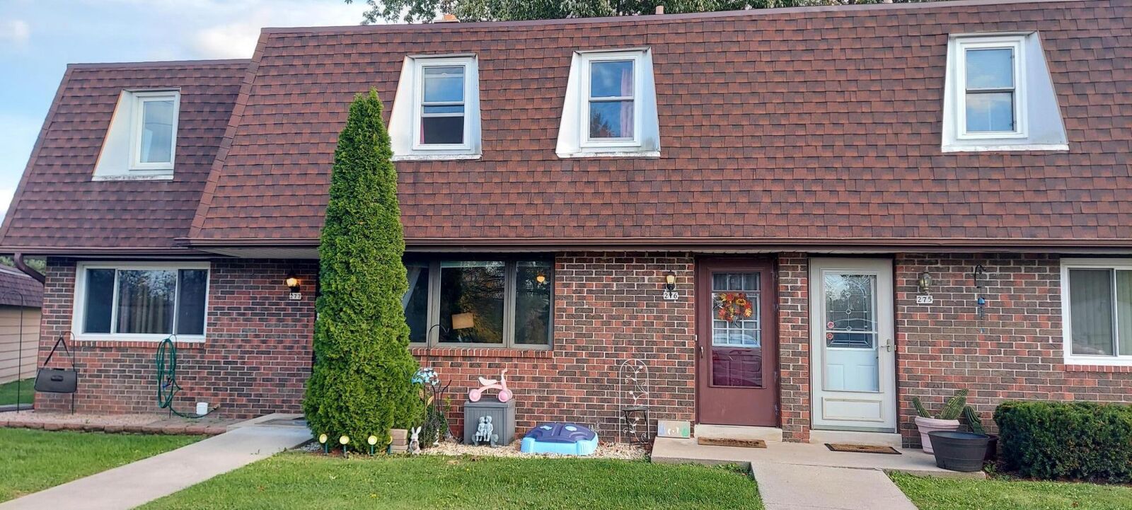 Property Photo: 276 Karen Ct WI 53027