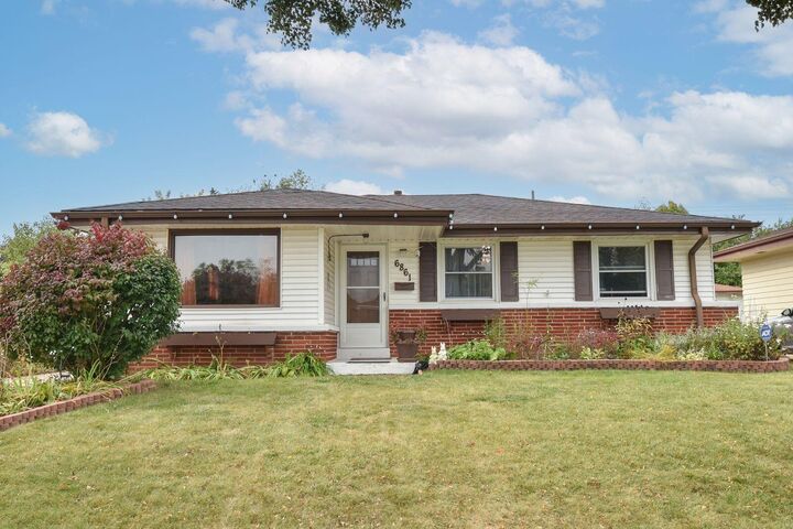 6861 N 40th St  Milwaukee WI 53209 photo