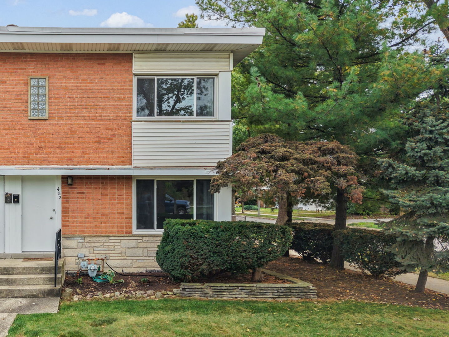 Property Photo: 482 E Vallette Street IL 60126