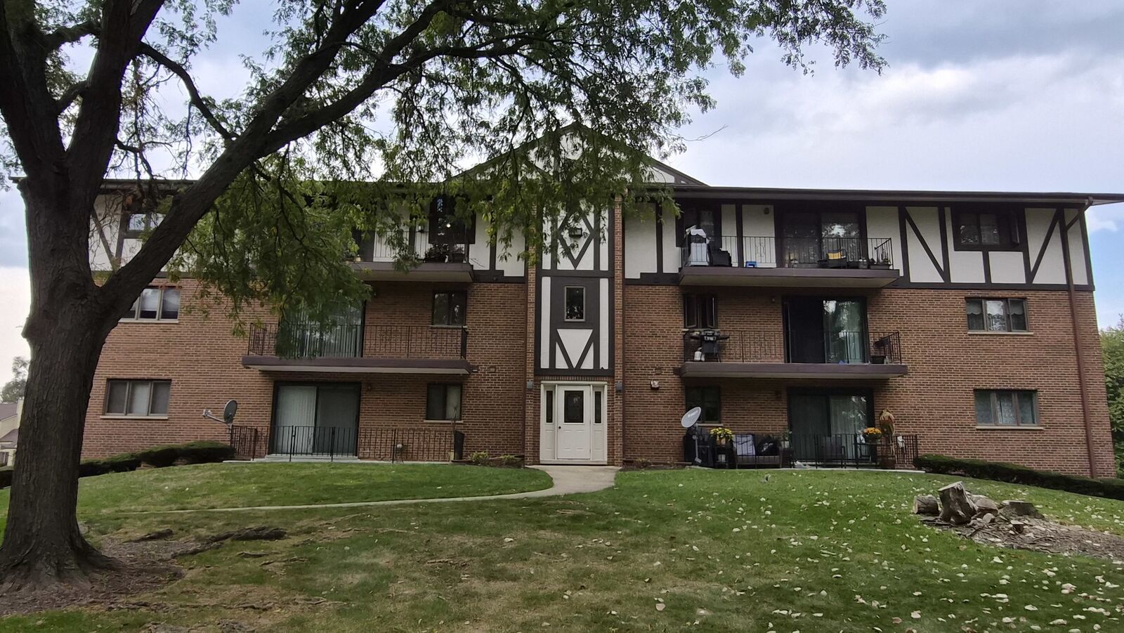 Property Photo: 10845 S 84th Avenue 2A IL 60465