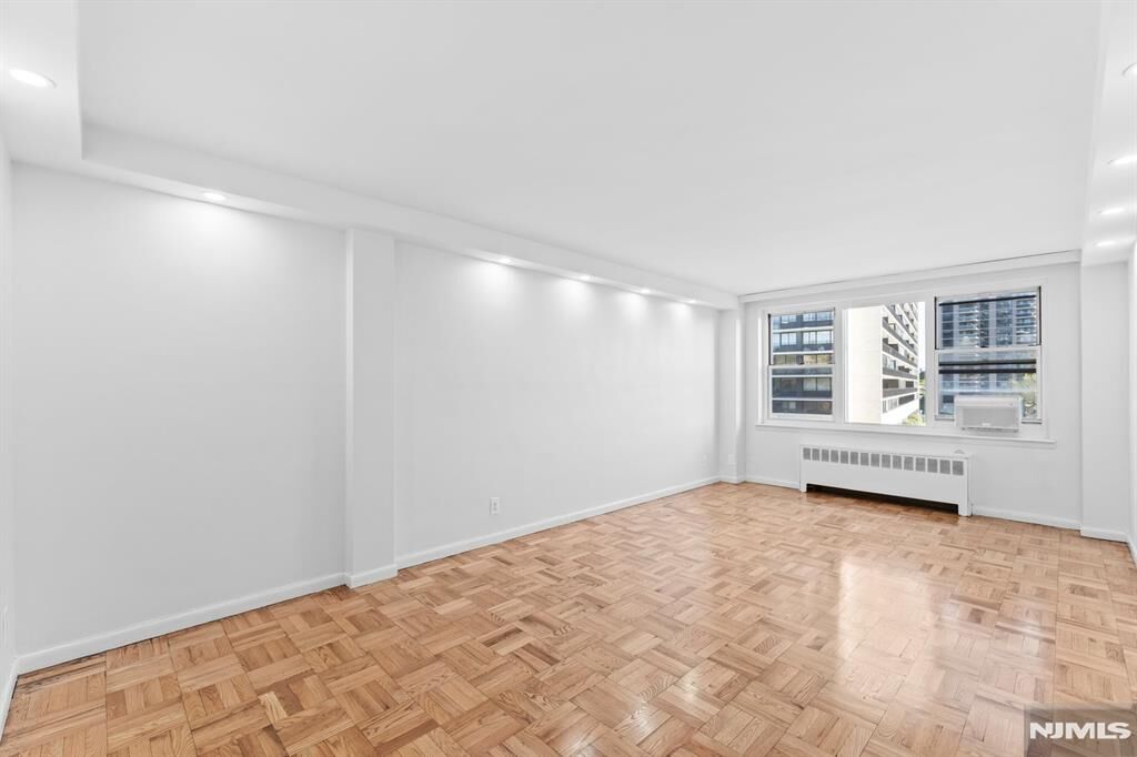 Property Photo:  1450 Palisade Avenue 4L  NJ 07024 