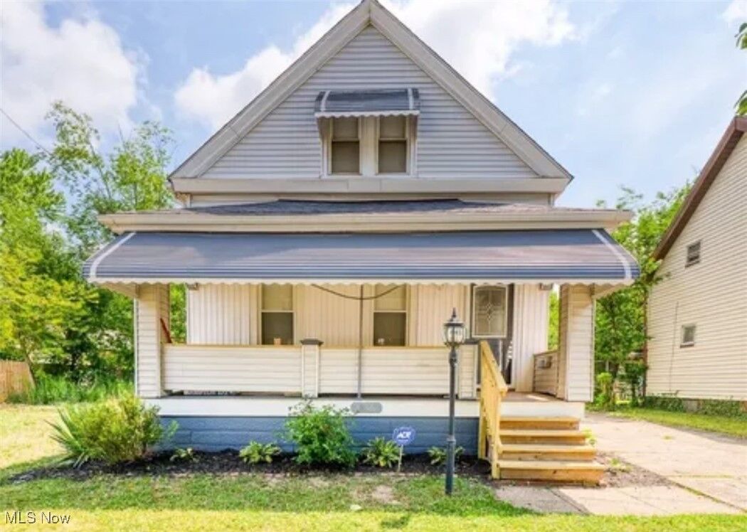 Property Photo: 2827 E 117th Street OH 44120