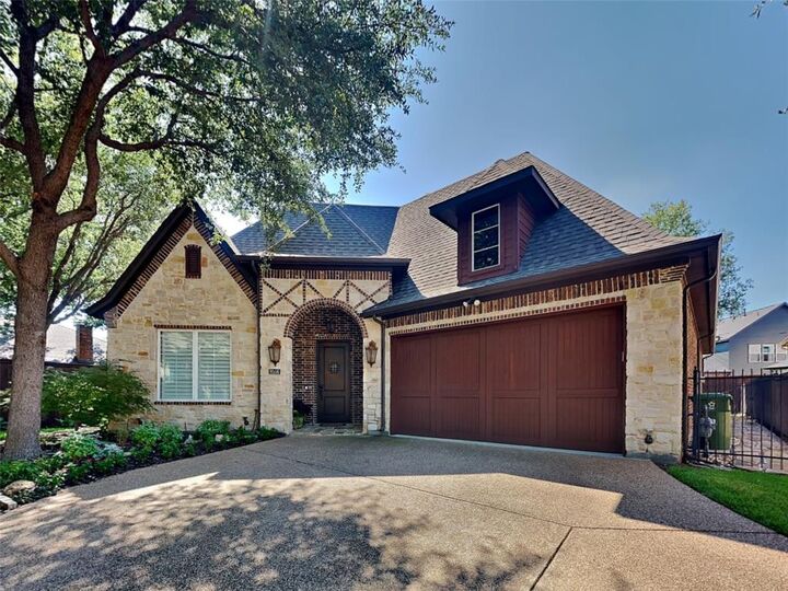 Property Photo: 8516 Freedom Way TX 76182